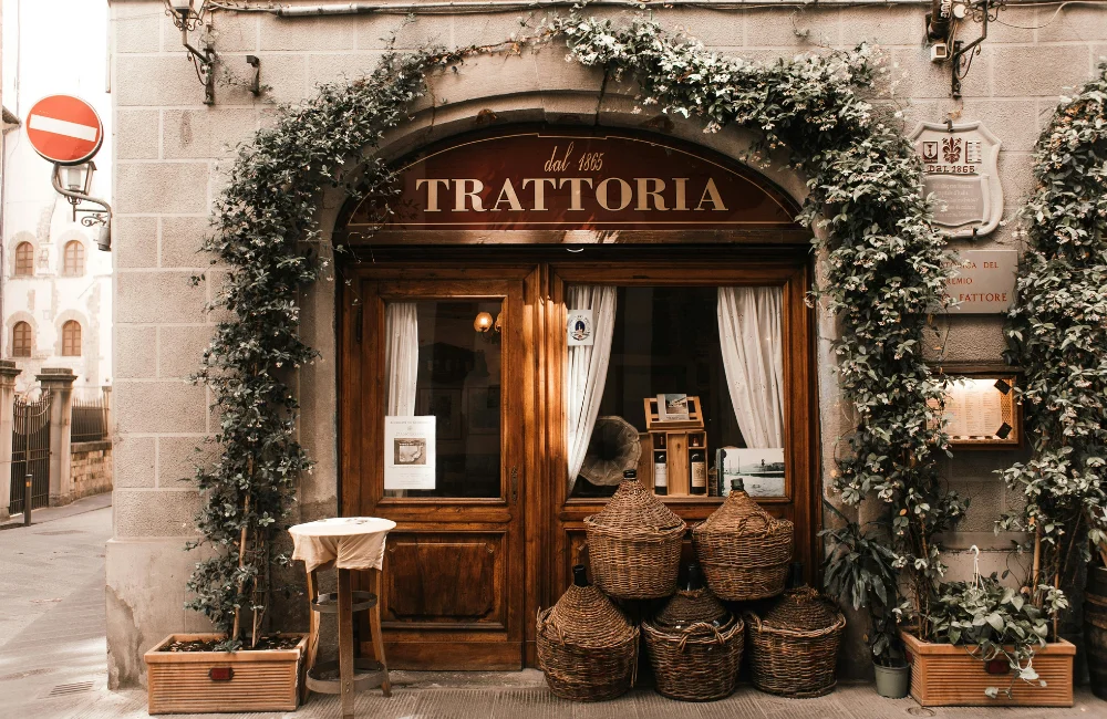 ออกแบบให้รูปลักษณ์ร้านสวยโดดเด่น